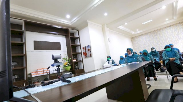 Ikuti Instruksi Presiden RI, Rossy Timur Ajak Kader PKK Makassar Landaikan Kurva Covid – 19