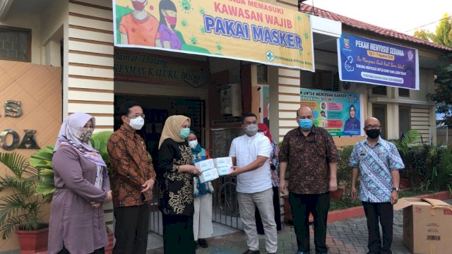 Perbanas Sulsel Serahkan Bantuan 5000 Masker untuk Puskesmas di Makassar