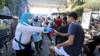 Cegah Covid 19, Ketua TP PKK Makassar Turun Langsung Bagikan 800 Masker