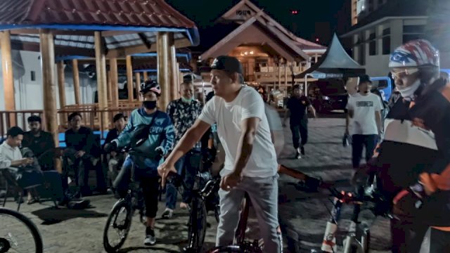 Susur Makassar dengan Bersepeda, RMS Ajak Warga Menangkan DP-Fatma