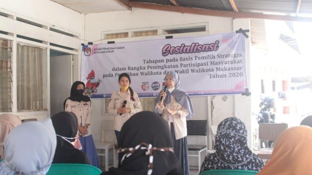 Sambangi Kampung Kusta, Relawan Demokrasi KPU Makassar Sosialisasi Pilwali 2020