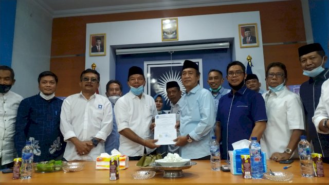 Kahfi Serahkan Rekomendasi PAN Untuk Utta -Edy di Pilkada Bulukumba
