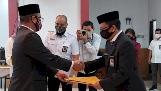 Adnan Lantik Asrar Sebagai Sekretaris KPU Makassar