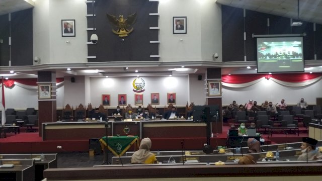 Disidang Paripurna Pemprov Belum Ingin Lanjutkan Pembangunan Masjid 99 Kubah