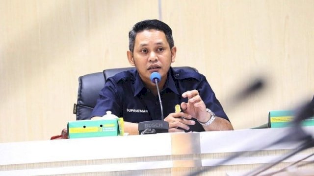 Politisi Nasdem Makassar, Supratman, yang saat ini menjabat anggota dewan yang menempati posisi sebagai Ketua Komisi A DPRD Kota Makassar || TROTOAR.