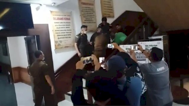 Dor… Tersangka Tembak Dirinya di Kantor Kajati Bali