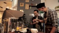Dokter Pade’ Kongkow Bareng 20 Barista di Pasar Segar