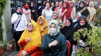 Emak-emak Dukung Program 10.000 Skill Training Gratis Danny-Fatma