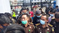 Puluhan Mahasiswa Sinjai Demo di Kejati Sulsel Minta Kasi Intel Kejari Sinjai Dicopot