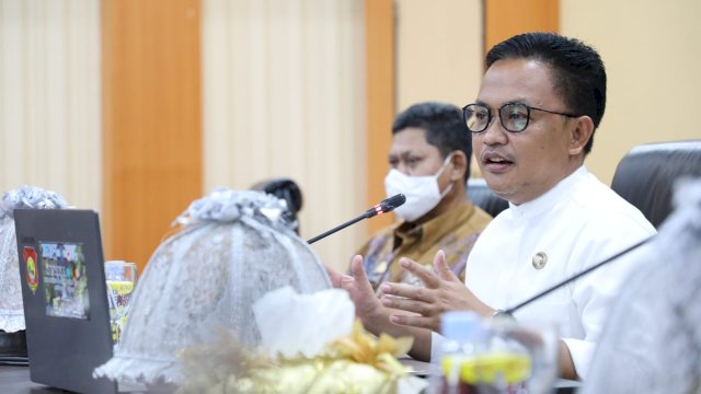 Bagi Beasiswa Guru, Bupati Bantaeng Ingin Semua Sekolah Punya Keunggulan