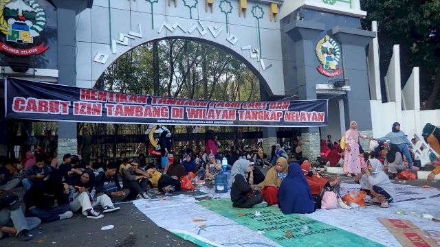 Walhi Tantang Gubernur Sulsel Buka Dialog Dengan Nelayan Kodingareng Soal Tambang Pasir