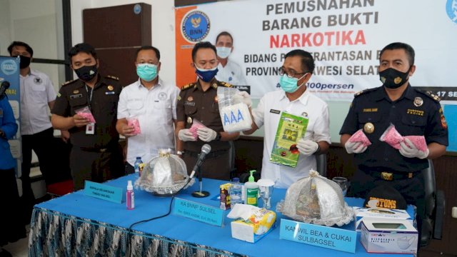 BNNP Sulsel Musnahkan 3.143,5 Butir Ekstasi