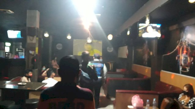 Tim Gugus Covid-19 Seser Tempat Keramaian di Makassar