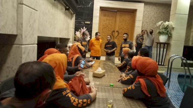 Lama Tak Jumpa, RT-RW Tamua Terharu Ketemu Dengan Danny Pomanto