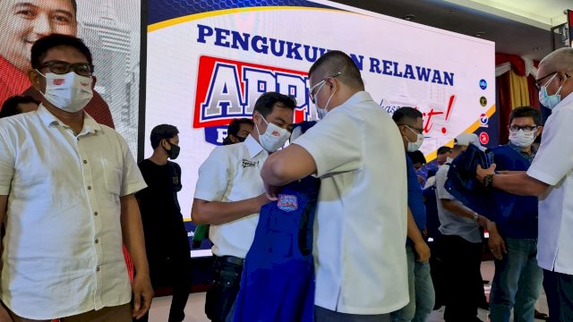 Erwin Aksa Kukuhkan Empat Komunitas Relawan Appi-Rahman Lintas Profesi