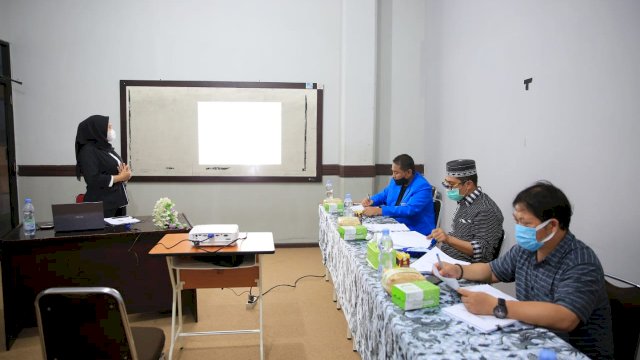 Sibuk Kampanye, Deng Ical Sempatkan Uji Mahasiswa