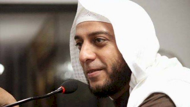 Viral di Medsos, Syeh Ali Jaber Ditusuk OTK Saat Ceramah
