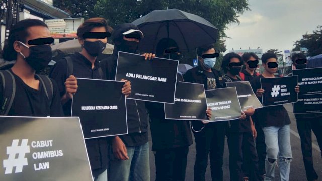 Aksi Kamisan Asosiasi Mahasiswa Unismuh Makassar: Bebaskan Aktivis Pro Demokrasi
