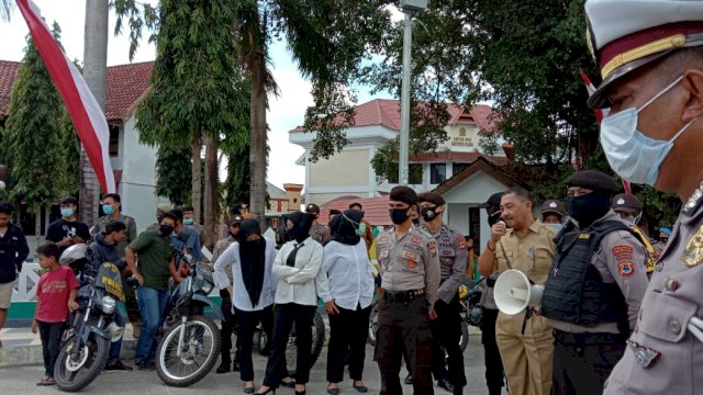 Aliansi Mahasiswa Selayar Demo di Depan DPRD Tolak UU Omnibuslaw