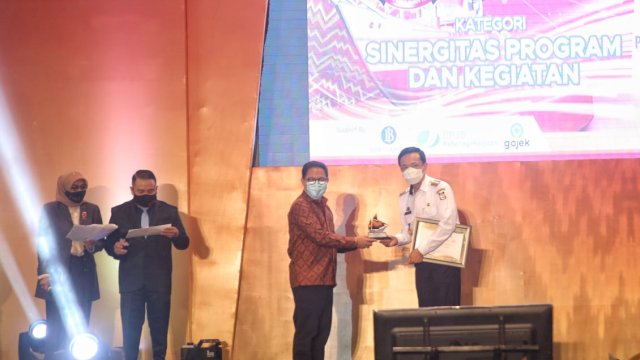 Pemkot Makassar Raih Dua Penghargaan Pada Rakor DPMPTSP Se-Sulsel