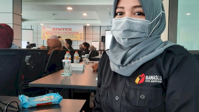 Panwaslu Kecamatan Biringkanaya dan Satpol PP Tertibkan Alat Peraga Kampanye