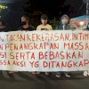 Kantor Polrestabes Makassar Didemo Tengah Malam