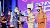 Bantaeng Raih Penghargaan TPKAD dari OJK