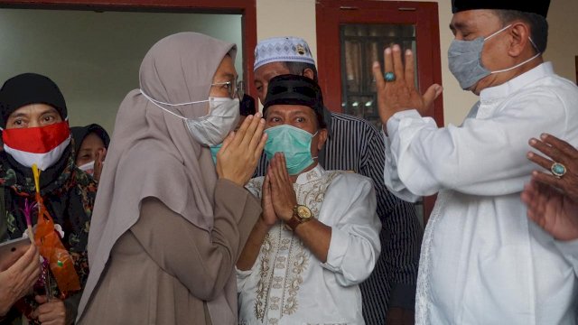 Purti ke-3 Aksa Mahmud Hadiri Maulid Nabi oleh Keluarga Besar Karampuang di Makassar