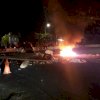 Breaking News,  Massa Aksi Tutup Jalan AP Pettarani Hingga Tengah Malam