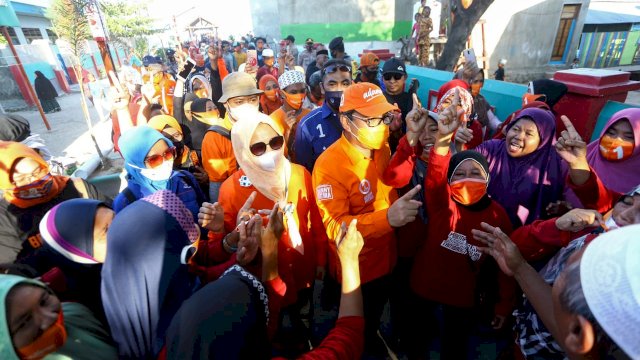 Cara Warga Pulau Dukung ADAMA: Ajak Danny Susur Lorong, Ibu-Ibu Rebutan Foto Bareng Fatma