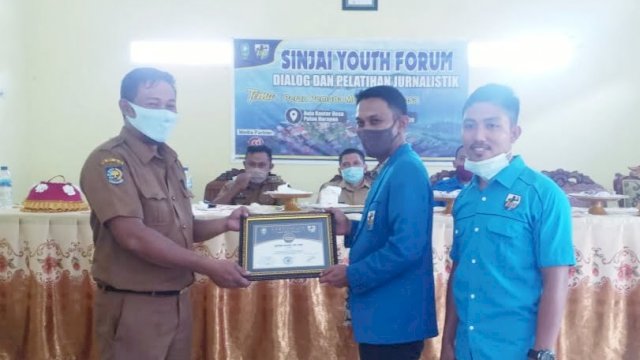 Supaya Cerdas, Warganya Dilatih Jurnalistik oleh KNPI Sinjai, Kades Pulau Harapan: Saya Suka Dikritik
