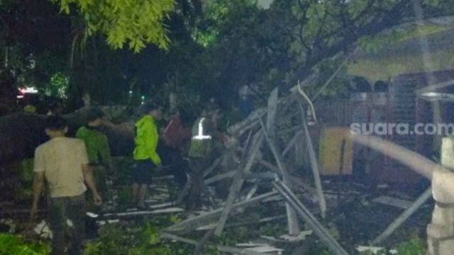 TROTOAR.ID, Jakarta - Beredar kabar ledakan terjadi di depan kantor KAMI atau Koalisi Aksi Menyelamatkan Indonesia di Kawasan Menteng, 