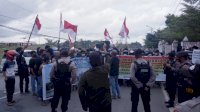 Ratusan Pendemo di Kabupaten Gowa Angkat Merah Putih Minta Ormas FPI Dibubarkan