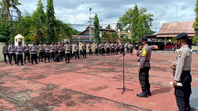 Apel pagi persiapan ke Maros di Mapolres Sinjai. FOTO: Iwan/*.