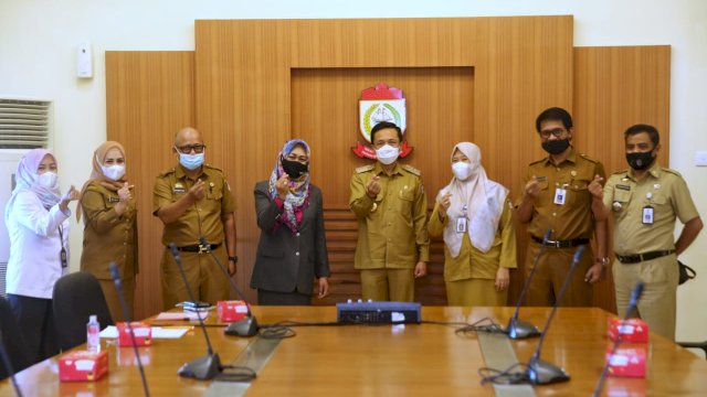 Lampaui Target Akseptor KB Pemkot Makassar Raih Piagam Penghargaan BKKBN Pusat