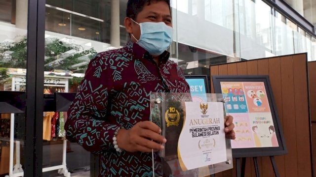 Amson Padolo Terima Penghargaan Keterbukaan Informasi dari KIP RI
