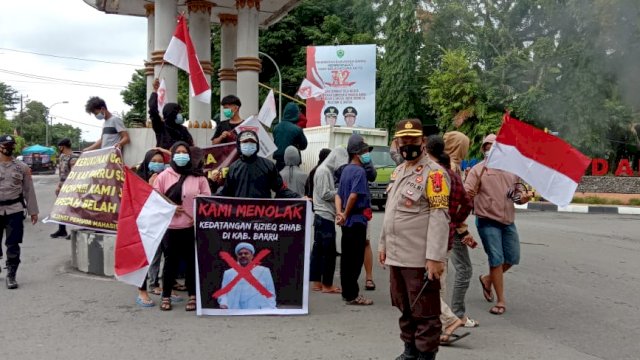 Aksi yang meminta FPI dibubarkan dan Habib Rizieq dihukum.