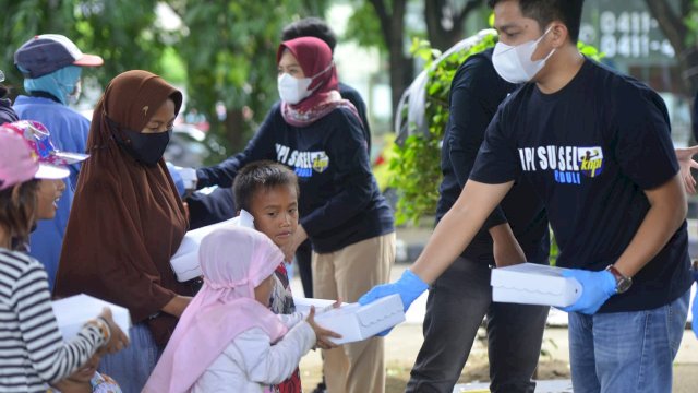 Setahun Kepengurusan Arham, KNPI Berbagi Warga Makassar