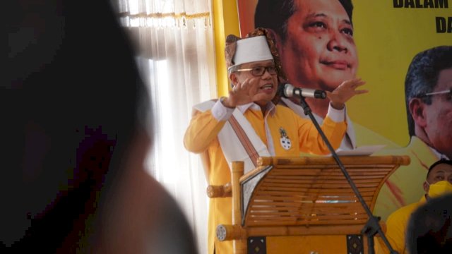 Ketua DPD I Partai Golkar Sulsel Taufan Pawe Memberikan Arahan kepada kader Golkar Tana Toraja