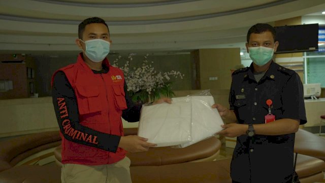 Anir Peduli Bagi-bagi APD untuk Rumah Sakit PCC Makassar