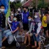 Peduli Banjir, KNPI Sulsel Bagi Sembako dan Lakukan Pemeriksaan Kesehatan