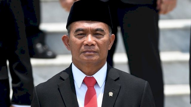 (Menko PMK) Muhadjir Effendy ditunjuk Presiden Jokowi gantikan Mensos Juliari. 