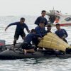 Tim Penyelam Basarnas Temukan Ban Pesawat dan Potongan Tubuh Manusia
