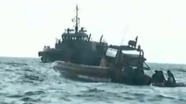 TNI AL mencari kotak hitam pesawat sriwijaya air yang jatuh di perairan  Kepulauan Seribu.