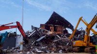 6 Alat Berat Bergerak Bersihkan Kantor Gubernur Sulawesi Barat