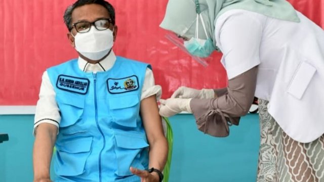 Ketika Gubernur Sulsel Nurdin Abdulllah menjalani proses vaksinasi di RS Dadi Makassar pada Jumat (22/1) siang, (Dok. Hms).