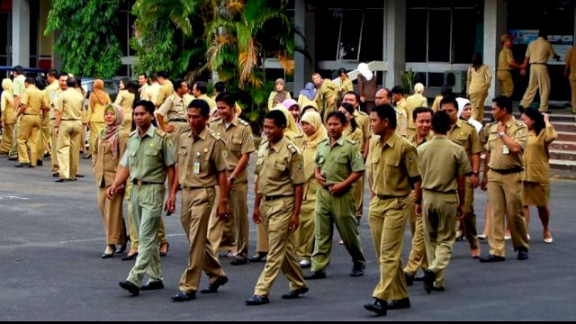 Hanya ilustrasi&mdash;Sebuah foto pegawai honorer sebelum pandemi || TROTOAR.