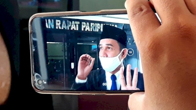 Ketua DPRD Makassar, Rudianto Lallo, usai memimpin rapat paripurna pengesahan hasil penetapan KPU terhadap kemenangan pasangan Danny-Fatma di Pilwali Makassar 2020, Kamis (28/1) || Dok: Alam/TROTOAR.