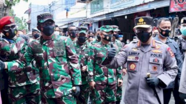 Ketika Kapolri bersama Panglima TNi melakukan kunjungan ke Pasar Tanah Abang, Minggu (31/1) / Trotoar.id