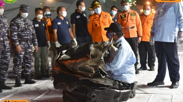 KNKT dalam proses indentifikasi awal jatuhnya pesawat Sriwijaya Air SJ 182.